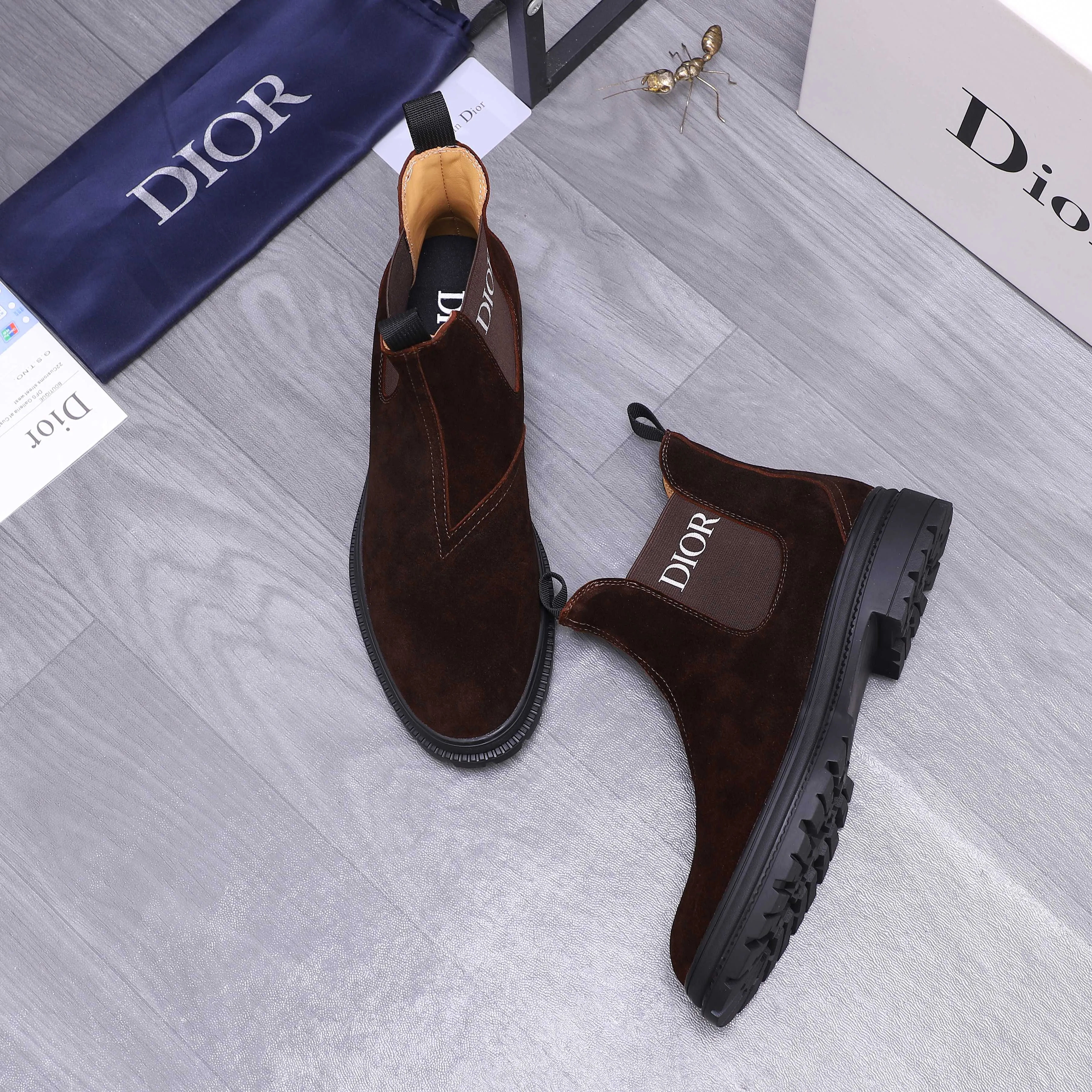 Men's shoes 💰500 Product trademark: Dior "Dior" high-top casual shoes Regular size: 38-45 (45 is custom-made and non-returnable) Product materials: Selected frosted cowhide upper, cowhide lining, rubber non-slip outsole